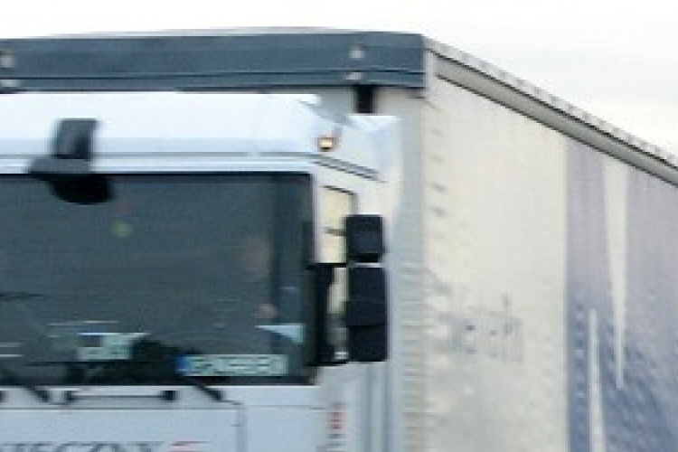 Havazás - Visszafordítják a kamionokat az M7-esen Eszteregnyénél