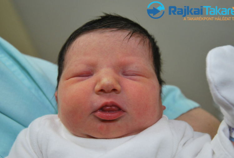 Tóth Flóra, 2880 gr. Csorna