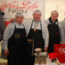 Kolbásztöltő verseny (Fotó: Nagy Mária)