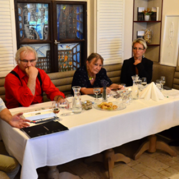 Kávéházi beszélgetések - Borclub Étterem